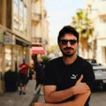 "Prevarila me je s najboljim drugom u WC-u dok sam bio tu" Našem glumcu devojka zabila nož, poslali mu i snimak
