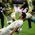 Proslava Irana postlaa legendarna, a gol poništen: Klečao, klizao, stavio naočare, pa saznao da je ofsajd
