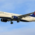Američki putnički avion pogođen vatrometom tokom sletanja u Čikagu