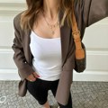 Kraj leta ima svoj dress code: Lagani slojevi i omiljeni letnji komadi
