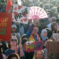 Oko 5.000 ljudi na protestu protiv AfD u Berlinu! "Fašizam nije alternativa, zaustavite naciste iz AfD-a! Zaustavite rasizam i…