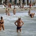 Prvi put od izbijanja rata u Odesi zvanično otvorene plaže: Tokom vazdušne opasnosti kupanje nije dozvoljeno (foto)