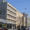 Na ambasadama Slovačke i Mađarske u Sarajevu grafiti s brojem stradalih u Srebrenici