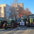 Poljoprivrednici traktorima blokirali sve prilaze Rači