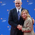Šok na samitu u Tirani Edi Rama pao na kolena pred Đorđom Meloni, ona mu rekla samo jednu stvar!