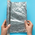 Stavite aluminijumsku foliju u zamrzivač Genijalan trik koji smanjuje potrošnju struje i olakšava odmrzavanje!