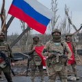 Rusi melju sve pred sobom Pala je Strojevka, vijori se ruska zastava (video)