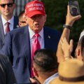 Трамп: Маскова идеја о трећој странци је смешна