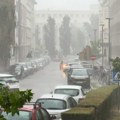 (Video) Snimljen trenutak kako jezivo nevreme pristiže u Novi Sad: Nadvili se ogromni superćelijski oblaci: Olujni vetar…