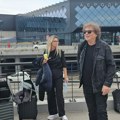 (Video) Pevaču izgubili kofer: Zijo Valentino stigao sa ženom - poznatom glumicom u Beograd: Upoznao je kod Lee Kiš