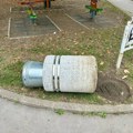 Kome smetaju kante za smeće? Uništavanje javne imovine sve češća pojava