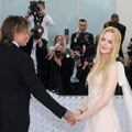 Ostavio Nikol Kidman i našao mlađu, a ona plaća 17 miliona? Muzičar po predbračnom "zarađivao" 900.000 godišnje