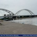 (Video) Dunav se povukao, a Novosađani krenuli da šetaju po njegovom dnu! Lađari upozoravaju: "Ovo nije atrakcija, već…