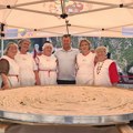 Sjenička pita oduševila sve, ima prečnik od neverovatna dva metra: Meštani i turisti pohrlili da probaju specijalitet (foto)…