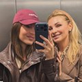 (Foto) Ovo je majka Džejle Ramović: Pevačica objavila fotografiju iz lifta, niko ne može da veruje da Edita ima tri odrasle…