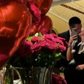 Ogromni buketi crvenih ruža i baloni u obliku srca: Đorđe Đoković priredio romantično iznenađenje Saški: Povod je…