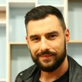 "Deca su mi se smejala jer nisam imao original patike": Pevač se prisetio detinjstva, pa opleo po kolegama: "Pevaju o drogama…