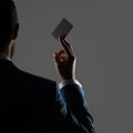 Ko je misteriozni Srbin sa prijavljenom mesečnom platom od 1,2 miliona evra?