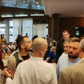 BLOG UŽIVO Haos u Skupštini Novog Sada: Pogačara napali naprednjaci kad je pokušao da priđe gradonačeniku