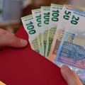 Baka Ružicu slavi celo naselje: "Pomozite mi, na ulici mi je ispala koverta puna novca"