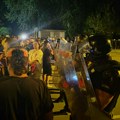 FOTO, VIDEO: Policija podigla štitove ispred studenata i građana na ulazu u Filozofski fakultet