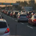 Ogromne kolone vozila na ulazu u Novi Sad