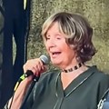 Da li ovako izgleda žena u 85.: Godini? Lepa Lukić ima tri penzije, a još uvek peva: Ljudi gledaju i dive se