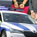 Filmska potera u Borči: Maloletni vozač udario u patrolu, policija u napuštenom autu zatekla dete!