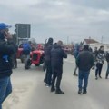 Poljoprivrednici blokirali još jedan put: Počela blokada starog puta Čačak-Kraljevo, trajaće do 18 časova