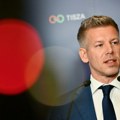 Muškarac prišao i pljunuo mađarskog premijera Petera Mađara na železničkoj stanici