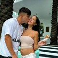 Manekenka čeka 2. dete sa mužem koji joj je polubrat: Šokirali sve odnosom, ljudi i dalje u neverici zbog braka