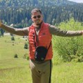 "Čeka se oko 2 sata" Dinča posetio sveto mesto u Grčkoj: Sa porodicom se poklonio moštima sveca