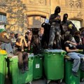 Učenici protestuju u Francuskoj: Blokade, neredi i politička borba