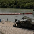 Guverner Teksasa prkosi Bajdenu, odbio da ukloni plutajuću barijeru na reci Rio Grande