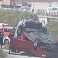 Preticao kamion, pa se prevrnuo na krov: Nesreća na putu Zlatibor-Užice: Vatrogasci izvlačili povređene iz slupanog…