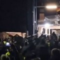 Haos u Nemačkoj: LJuti poljoprivrednici blokirali pristanište u luci, trajket sa ministrom morao da "pobegne" nazad (video)