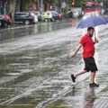 RHMZ: U narednih sat vremena mestimično sa kišom i grmljavinom, u Beogradu počeli pljuskovi