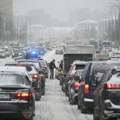 Temperatura sa 28 stepeni pala na nulu! Sneg zavejao evropsku prestonicu, beli pokrivač šokirao stanovnike