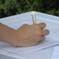 "I tvoj glas vredi" - potpisivanje peticije za vanredne parlementarne izbore u Kragujevcu