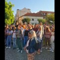„Ako nas neko pita šta radimo – tražimo Jovinu gimnaziju“: Roditelji protestovali zbog toga što učenici imaju nastavu u 3 škole…