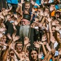 Svetitelju pohrlilo dve hiljade mladih: U porti Cetinjskog manastira okupili se učesnici tradicionalnog Dečjeg sabora