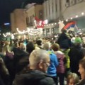 Štafeta studenata iz Novog Pazara stigla u Kragujevac uz svečani doček i vatromet, poruka: “Mladi u Srbiji grade mostove, ne…