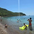 Dok u Budvi “deru”, ovde se letujete za siću: More kristalno čisto, a cene za svačiji džep