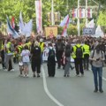 Studenti o bilbordu na Palati Albanija: "Šta je važnije - politička promocija ili bele čiope"