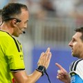 "Nemojte da me ne poštujete", besni Mesi u raspravi sa sudijom obeležio duel Argentina - Švajcarska