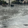 Jako nevreme zahvatilo opštinu Arilje, palo drvo na deonici puta od Zlatibora do Kokinog Broda