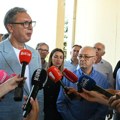 Vučić: Divim se ljudima koji rizikuju živote, oni koji kritikuju nemaju šta da ponude