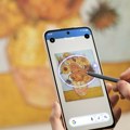 Ovaj telefon ima ekran koji može da zameni i čitač knjiga: jedno dugme potpuno menja način na koji ga koristite