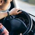 Vozači budite oprezni Jedan postupak suvozača može ozbiljno da poveća rizik od nesreće