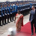 Crveni tepih i garda: Vučić sa predsednicom Indije u Palati "Srbija": Prva poseta indijskog predsednika posle 40 godina…